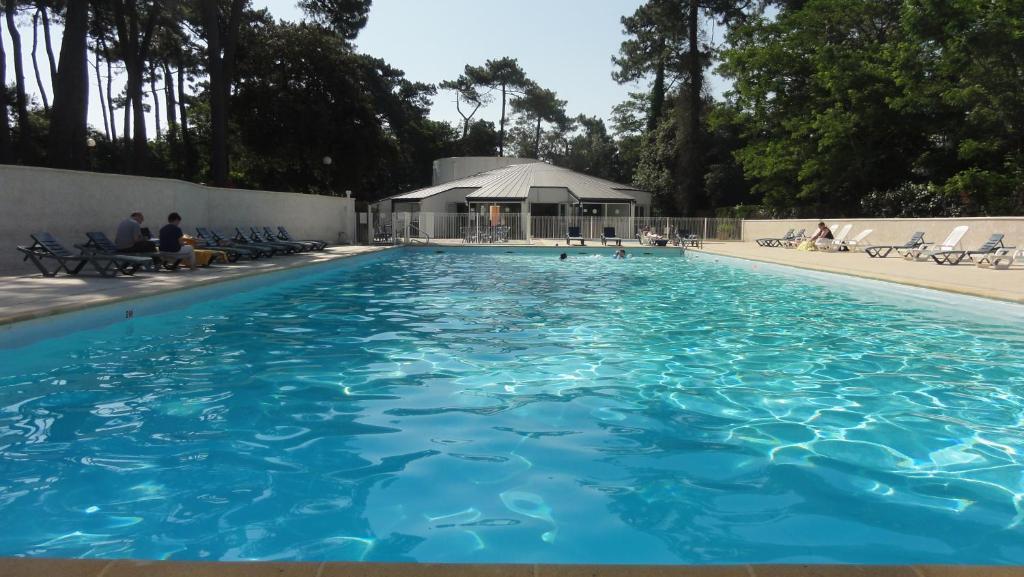 Arc En Ciel Oleron Hotel แซ็ง-โทรจง-เลส์-แบ็งส์ ภายนอก รูปภาพ