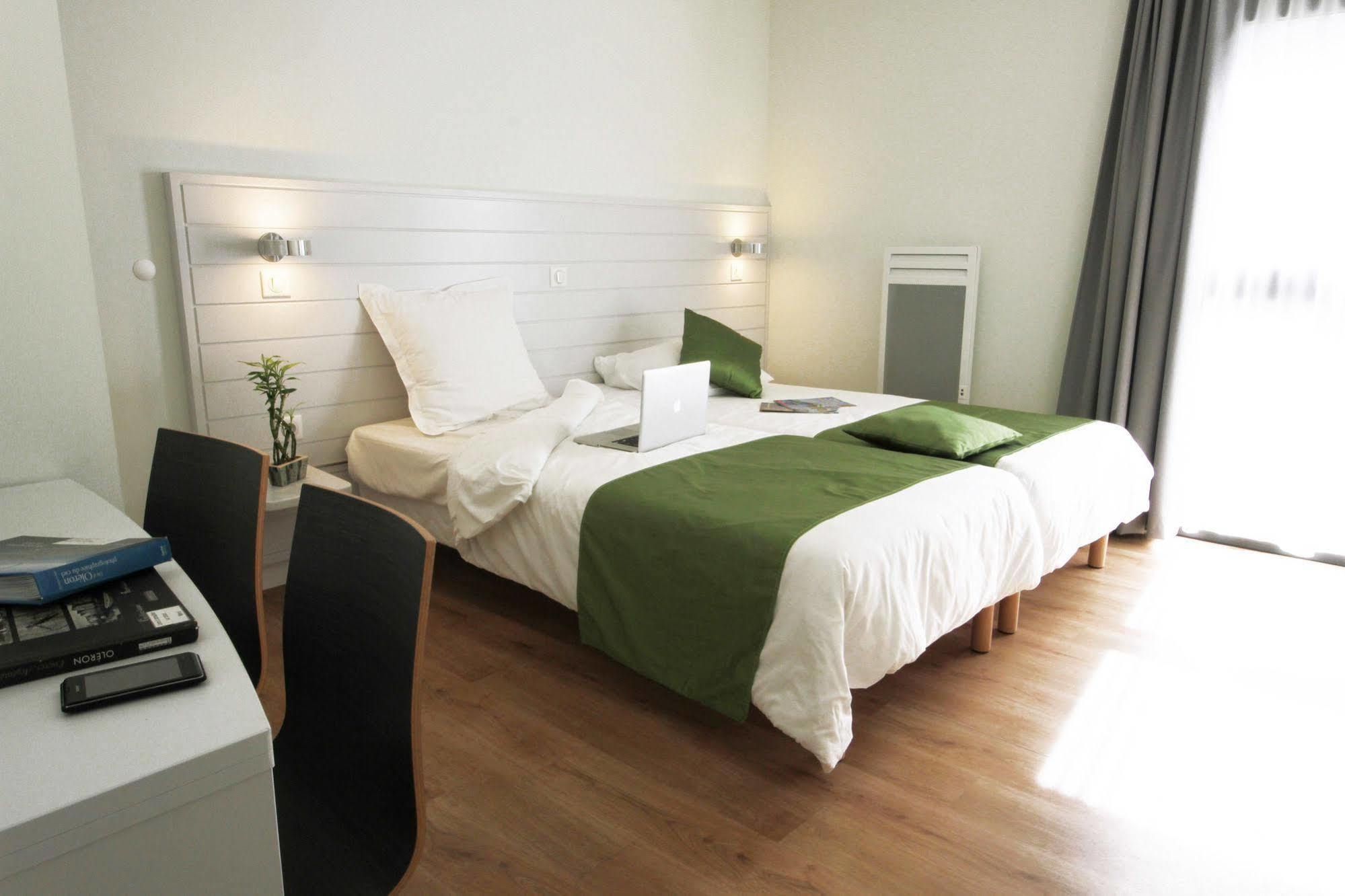 Arc En Ciel Oleron Hotel แซ็ง-โทรจง-เลส์-แบ็งส์ ภายนอก รูปภาพ